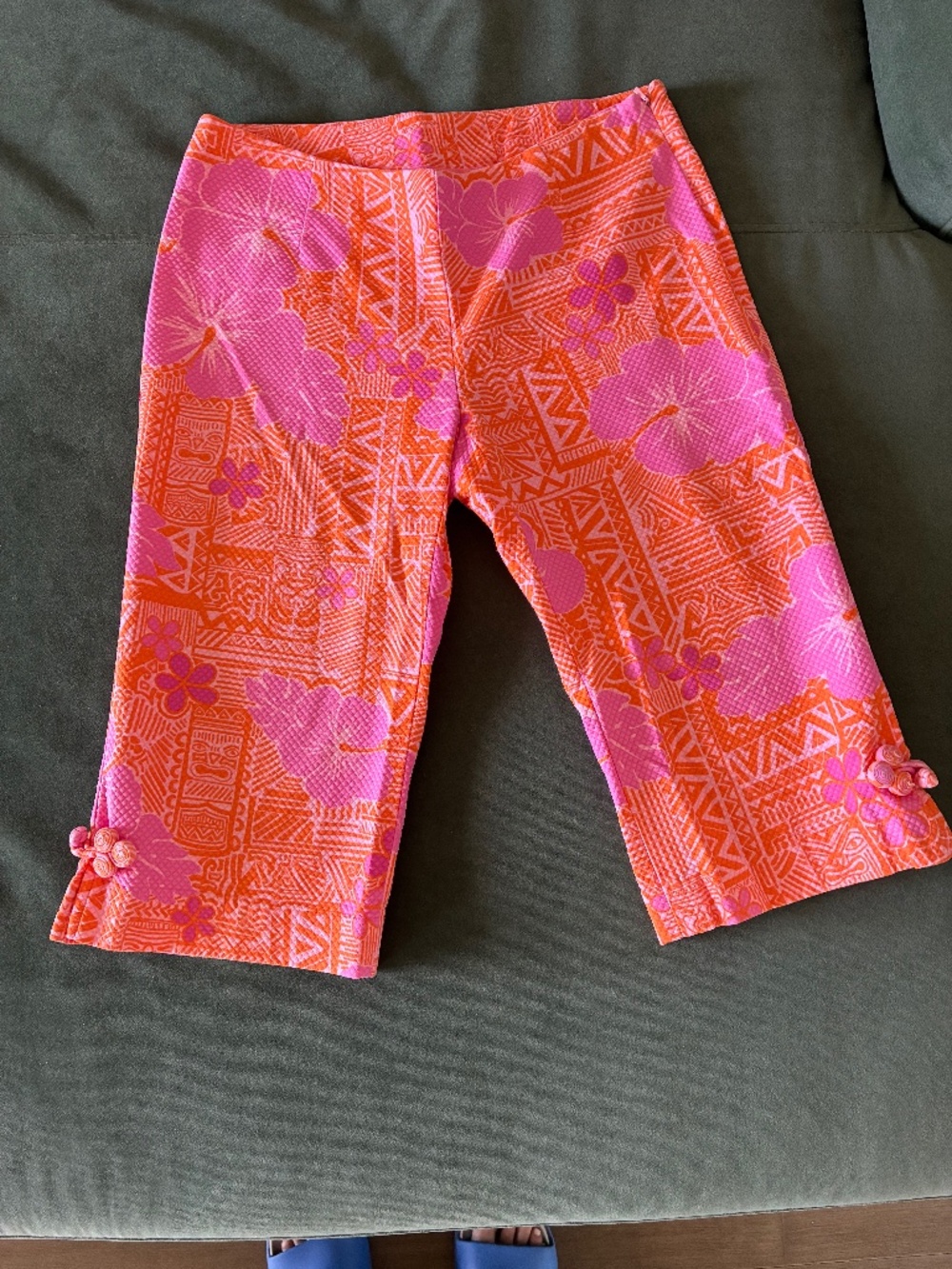 EUC Lilly Pulitzer white label sneaky tiki print Bermuda shorts XS